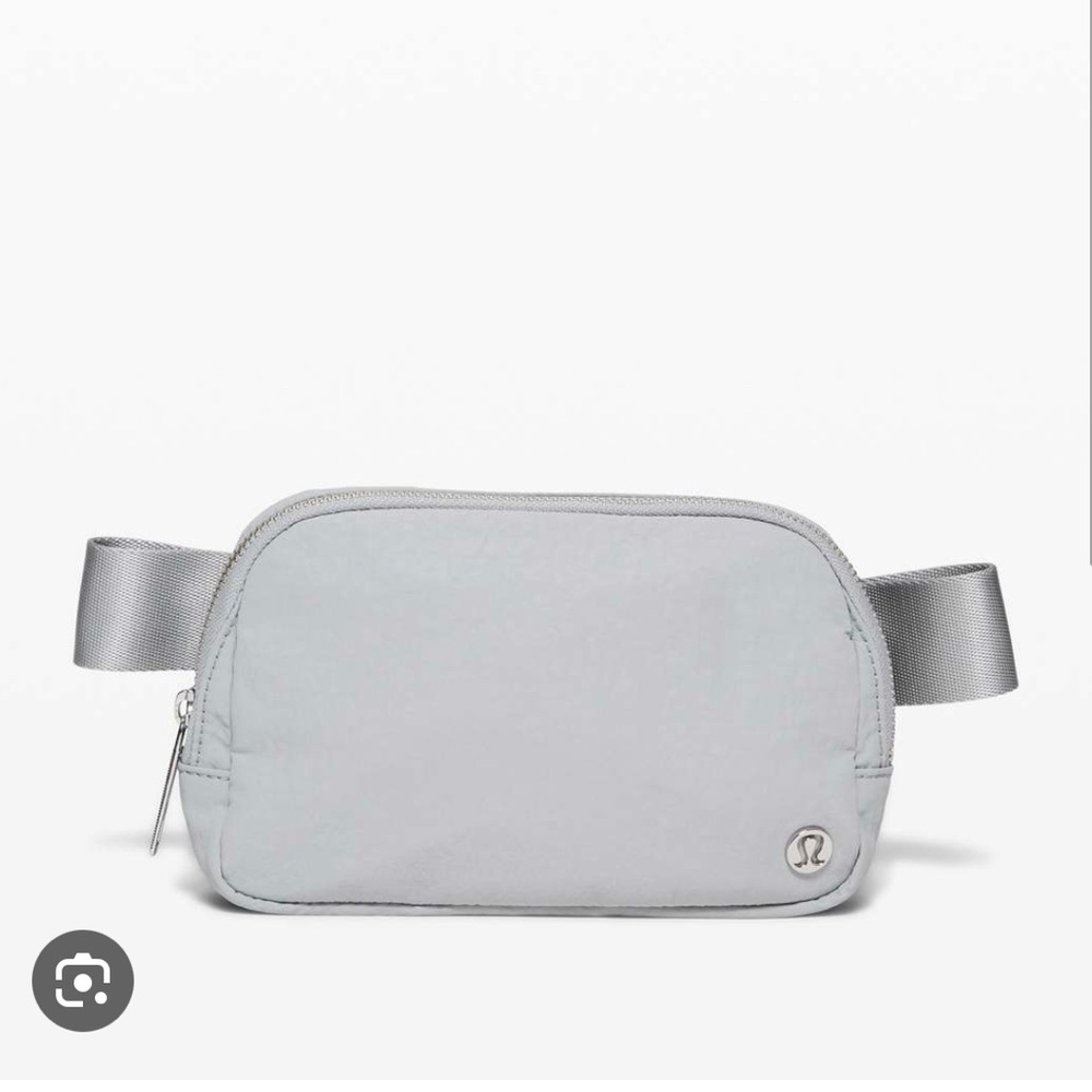 Lululemon Athletica Everywhere Belt Bag 1L silver✨ - Picture 2 of 6